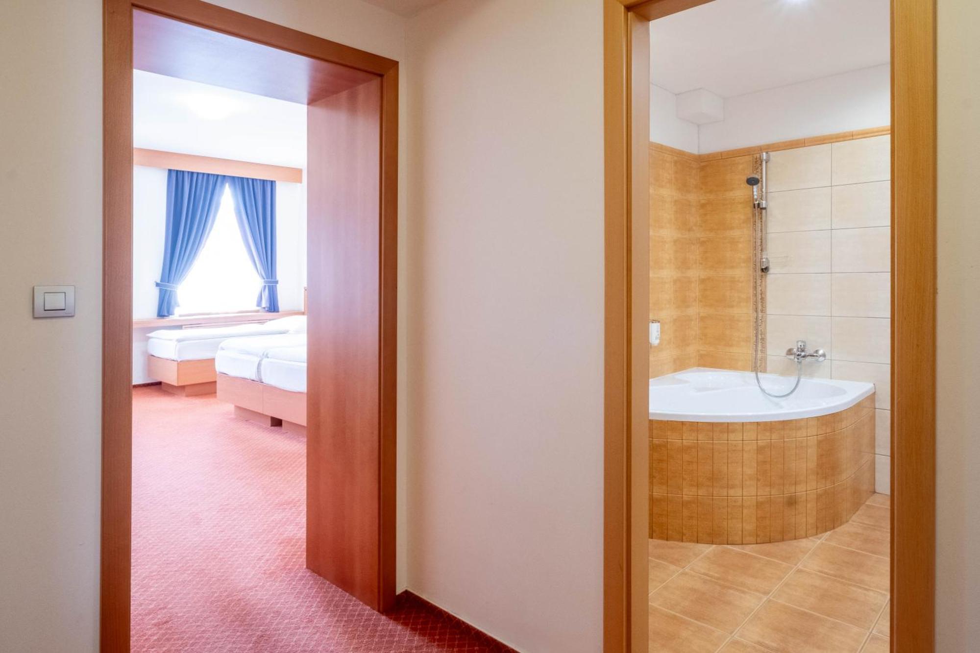 Hotel Slovan Jesenik Luaran gambar